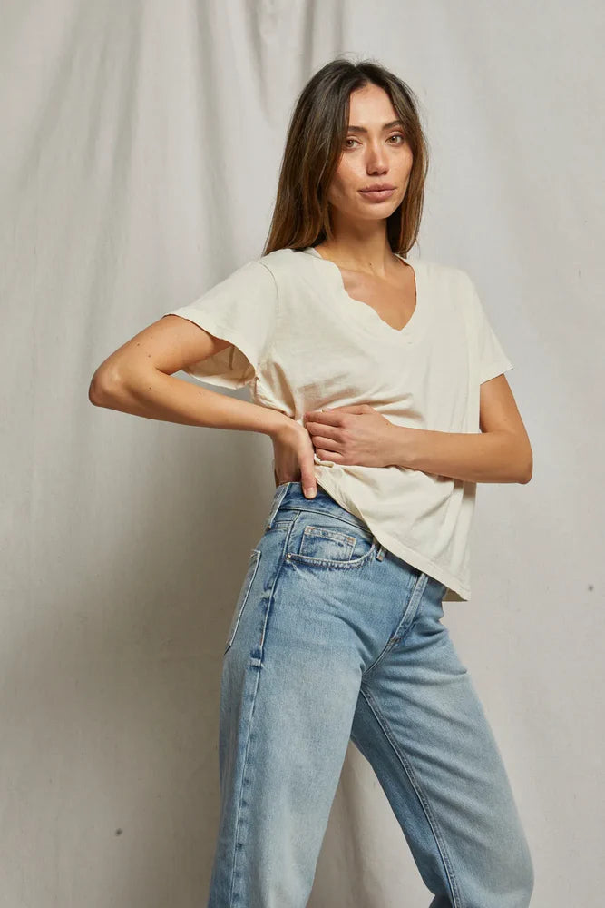 Perfect White Tee Hendrix Boxy V-Neck — Sugar