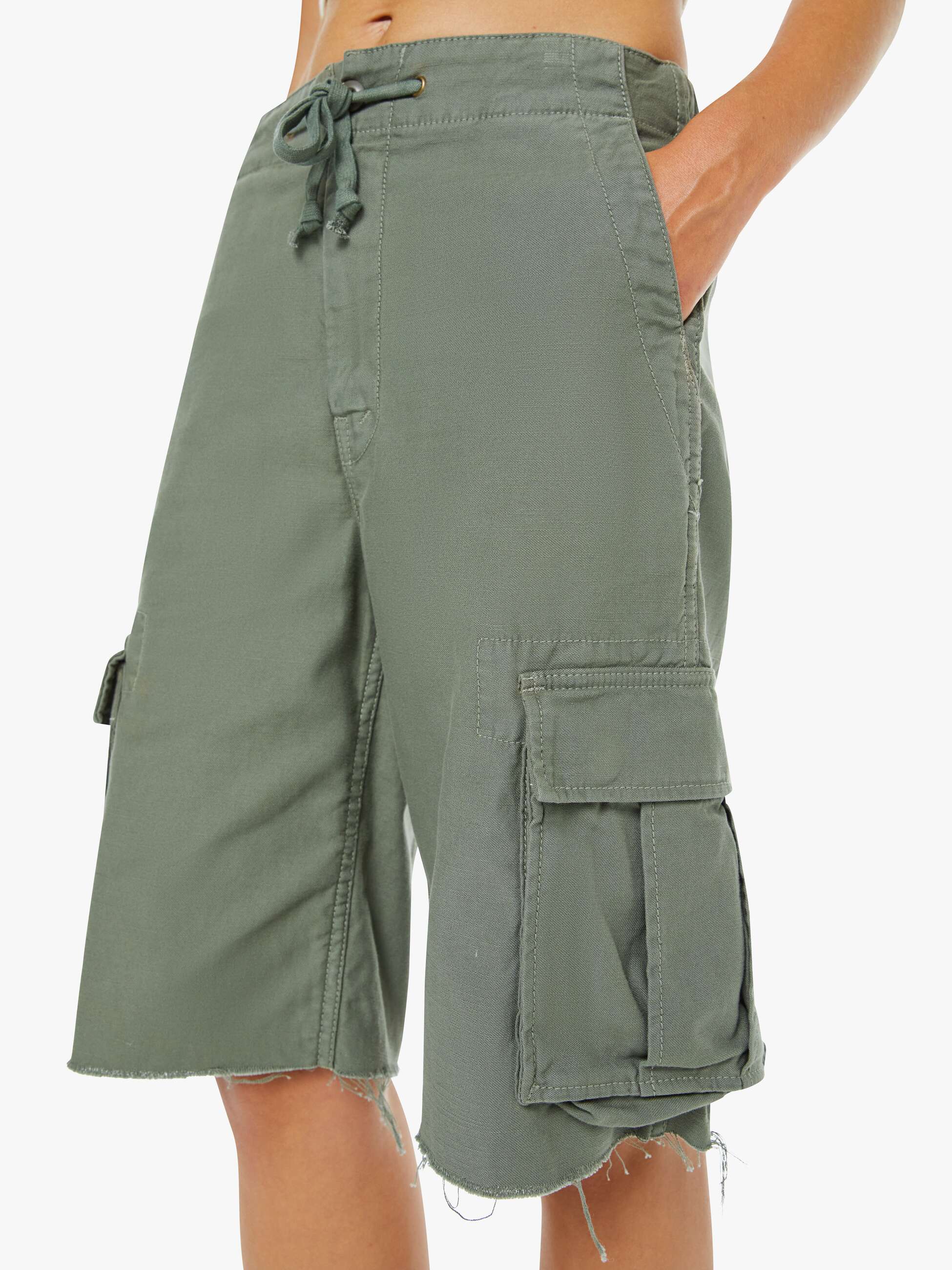 Mother Denim The Free Fall Short Fray in Sir Yes Sir Military Green